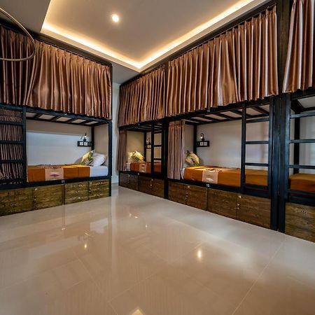 The Moon Hostel Batununggul Екстериор снимка