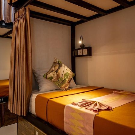 The Moon Hostel Batununggul Екстериор снимка