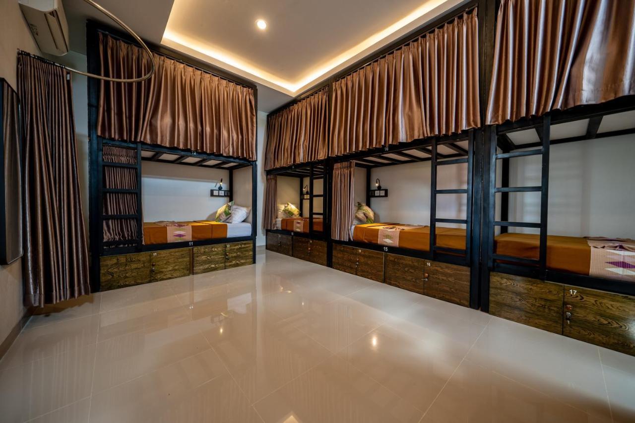 The Moon Hostel Batununggul Екстериор снимка