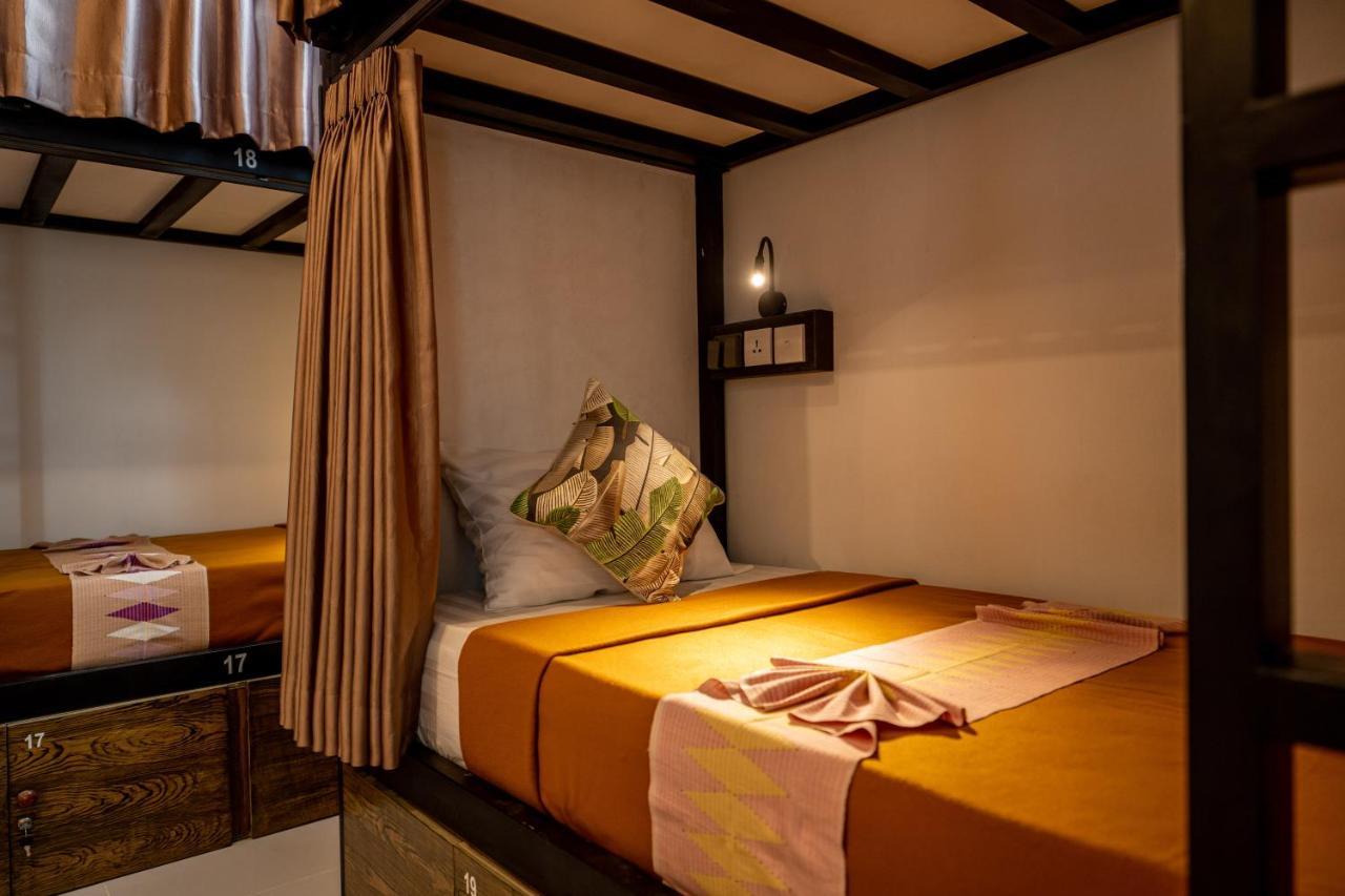The Moon Hostel Batununggul Екстериор снимка