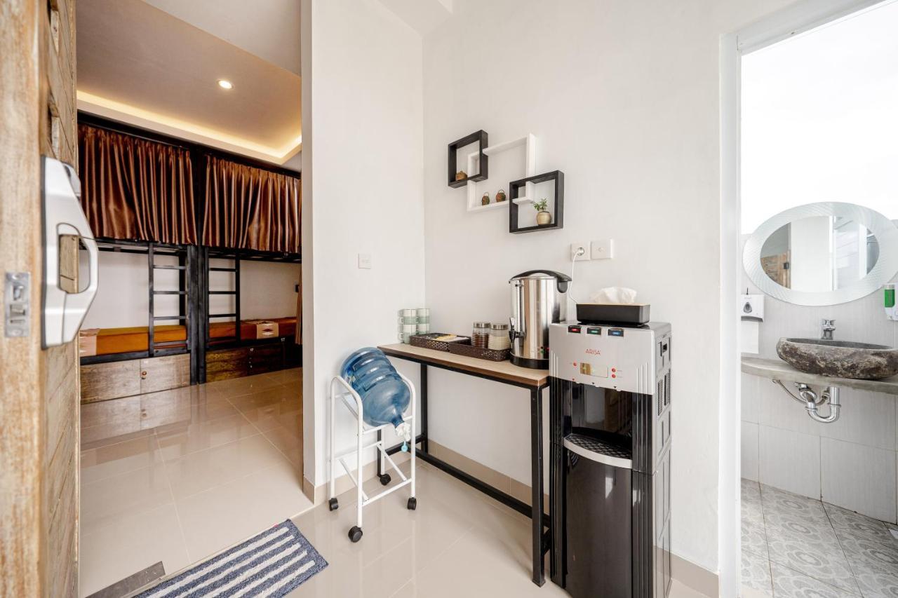 The Moon Hostel Batununggul Екстериор снимка