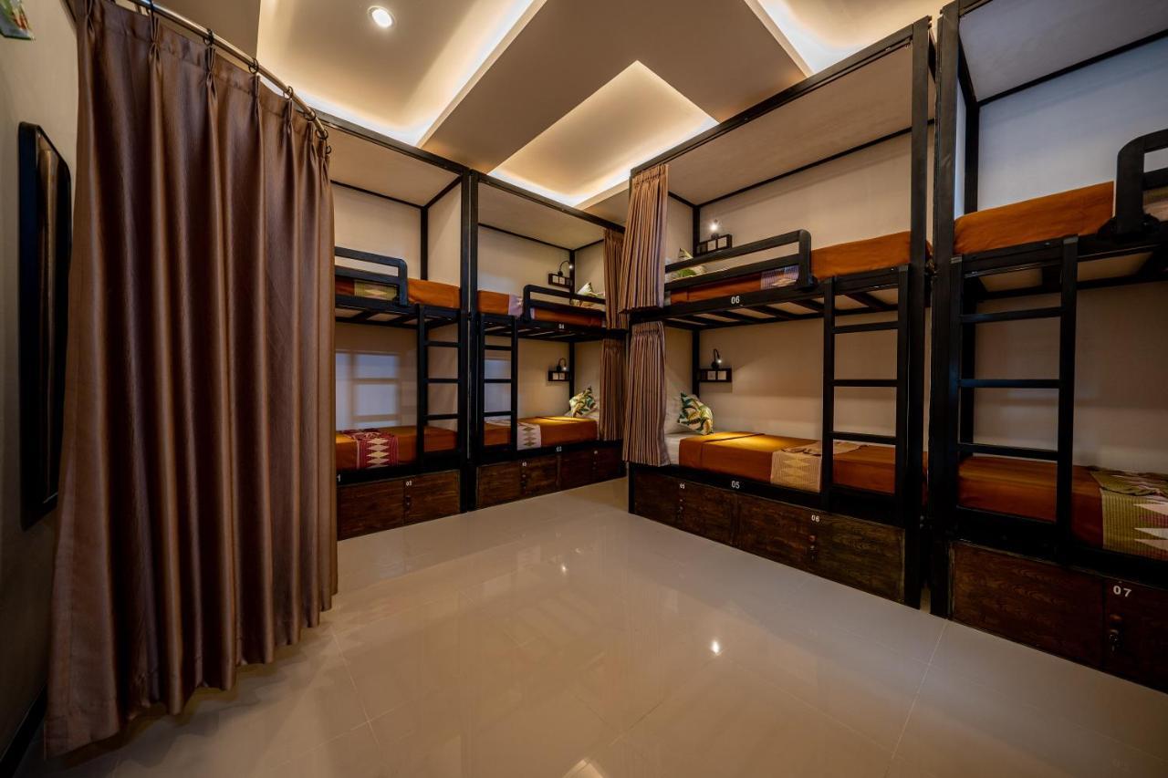 The Moon Hostel Batununggul Екстериор снимка