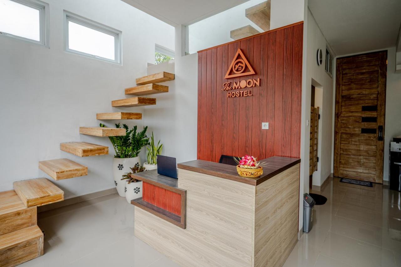 The Moon Hostel Batununggul Екстериор снимка