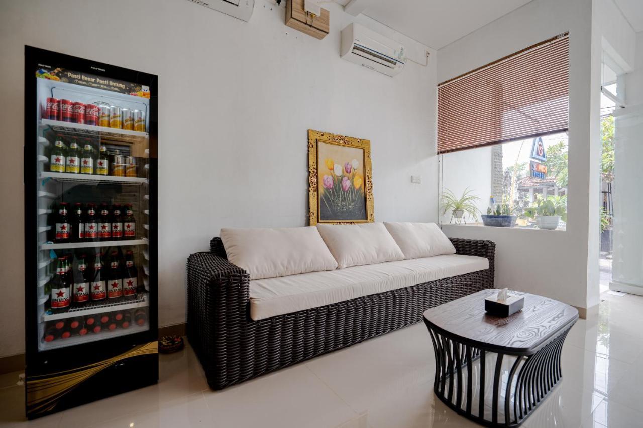 The Moon Hostel Batununggul Екстериор снимка