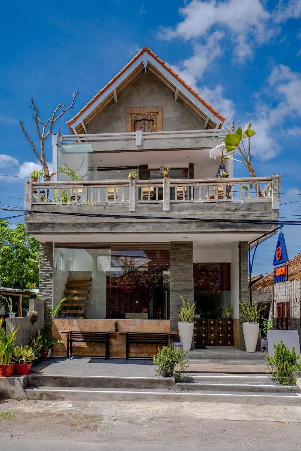 The Moon Hostel Batununggul Екстериор снимка