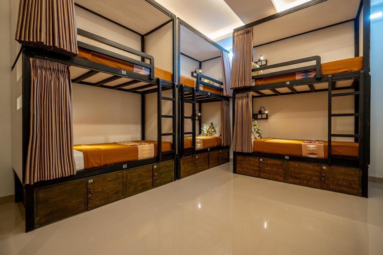 The Moon Hostel Batununggul Екстериор снимка