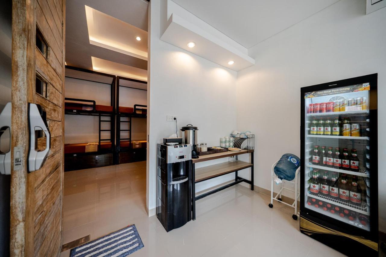 The Moon Hostel Batununggul Екстериор снимка