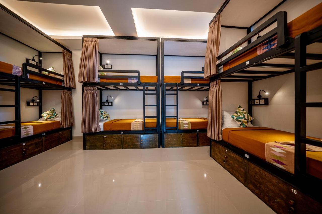 The Moon Hostel Batununggul Екстериор снимка